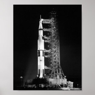 Pôster Apollo 11 na plataforma de lançamento
