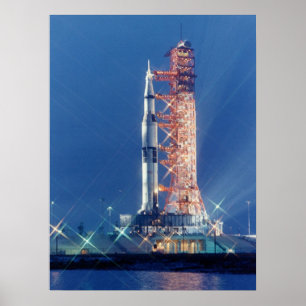 Poster Apollo 16 na plataforma de lançamento