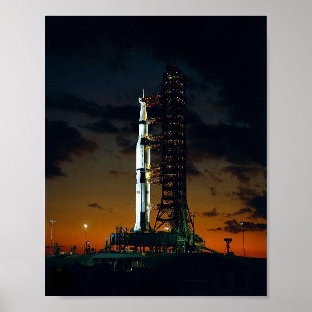 Poster Apollo 4 Saturn V Rocket no Launchpad - 1967 (Frente)