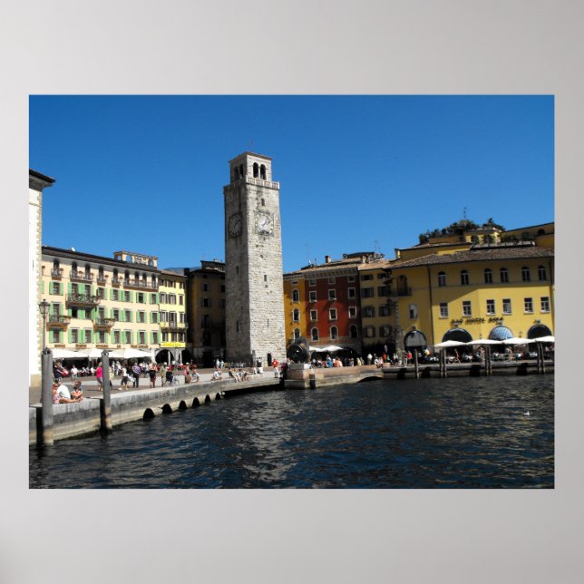 Pôster Aponale Tower e porto em Riva del Garda. (Frente)