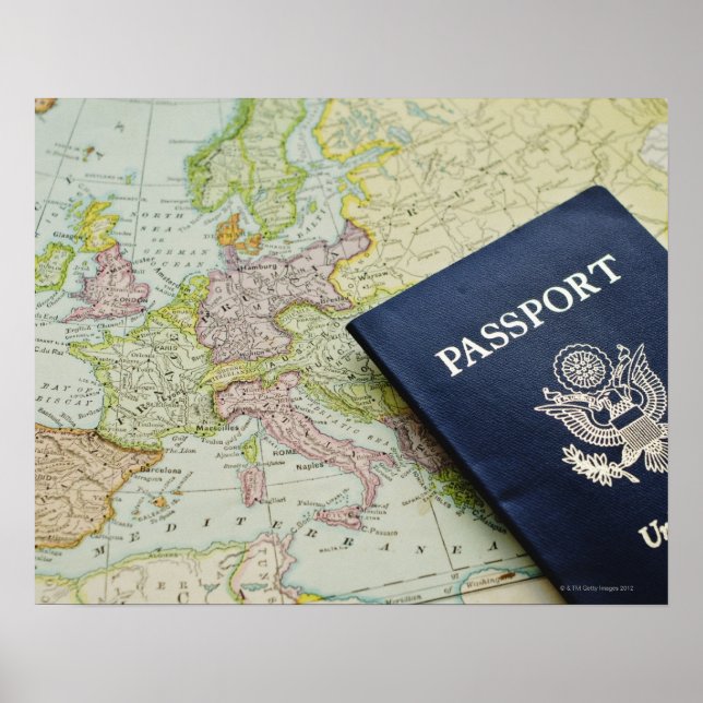 Pôster Aproximação do passaporte no mapa europeu (Frente)