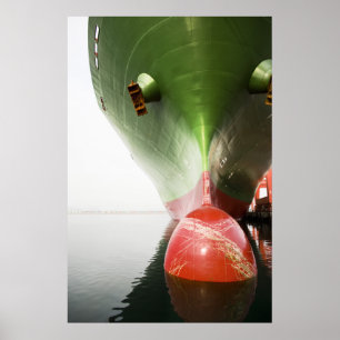 Poster Arco de um navio de carga vermelho e verde   Long