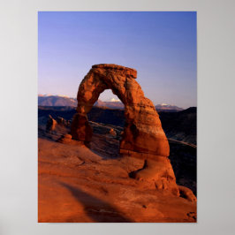 Pôster Arco Delicado ao pôr do sol com La coberto de neve