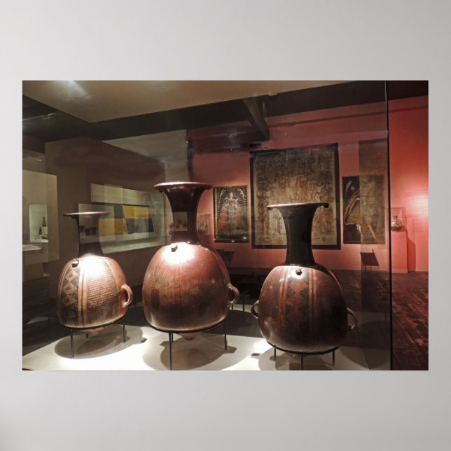Pôster Artefatos Antigos em Museu Peruano (Frente)