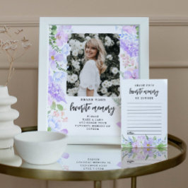 Poster As Petais Roxas Suaves Compartilham Seu Posto De M