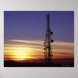 Pôster As telecomunicações suprem no por do sol