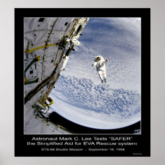 Poster Astronauta Mark C. Lee Testa Sistema de Emergência