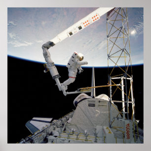 Poster Astronauta trabalhando a bordo do Shuttle Atlantis