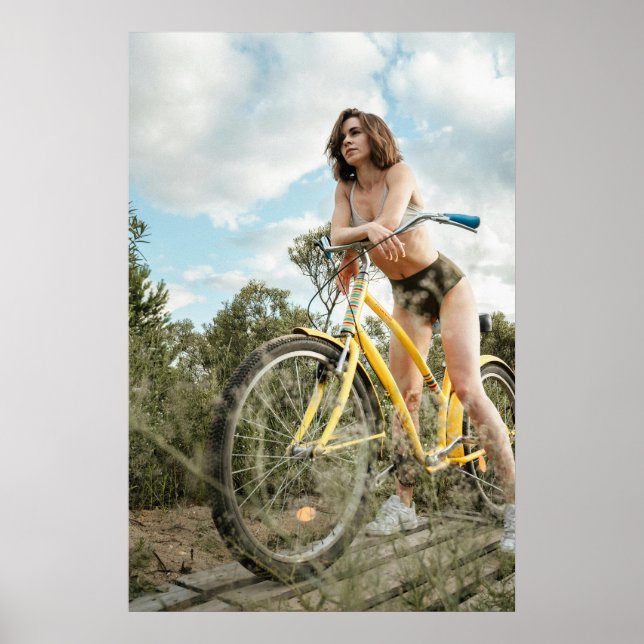 Poster Aventura Espírito - Mulher com Bicicleta Amarela (Frente)