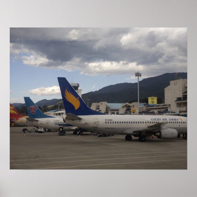 Pôster Aviões a jato chineses domésticos alinhados em (Frente)
