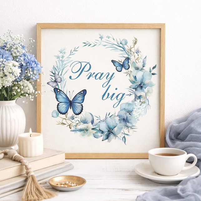 Poster Azul Desbotado Floral Branco Rezar Grande Decoraçã (Dusty blue floral and navy blue butterflies Christian "Pray Big" poster/wall art)