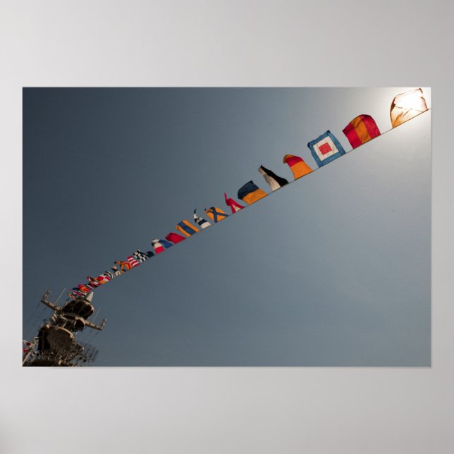 Poster Bandeiras voam sobre o convés do USS Iwo Jima (Frente)