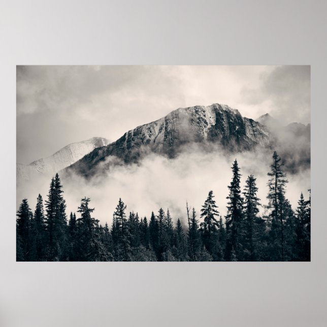 Poster Banff national park foggy mountains and forest in  (Frente)