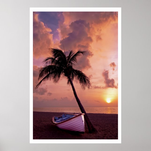 Pôster Barco sob Palm em Praia no Sunset (Frente)