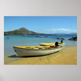 Poster barcos amarelos na praia ouro irlandesa