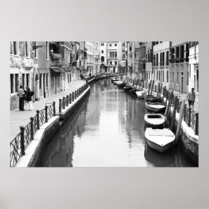 Poster Barcos ao longo de um canal na cidade italiana de