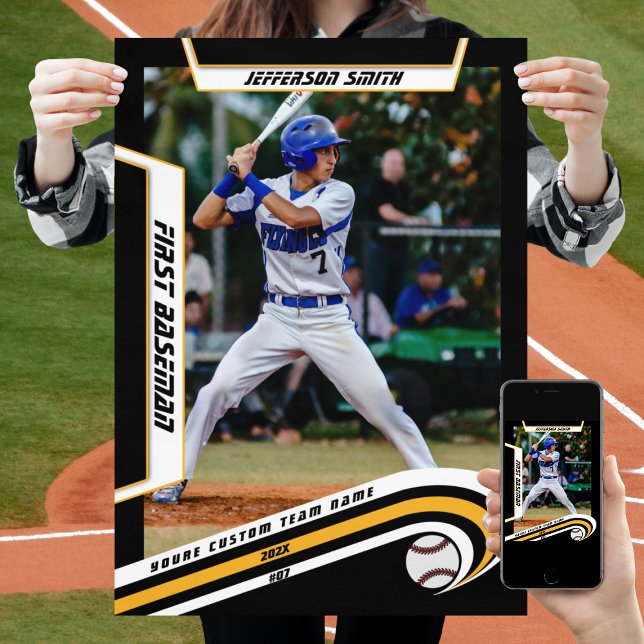 Poster Baseball Keepsakes em Personalizado Negro Amarelo  (Baseball Player Poster in Black and Yellow with Custom Team Name and dynamic White Elements)