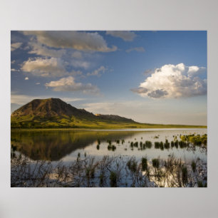 Poster Bear Butte se reflete no lago Bear Butte perto
