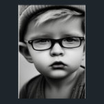 Poster Bebê nos óculos 1<br><div class="desc">Este poster é um retrato de foto padrão personalizado. Cinzentos nucleares para servir a todos os decores. Parte de uma série de três. Verifique meu compro para posters e impressões correspondentes.</div>