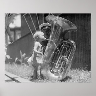 Poster Bebê Tocando Tuba, 1923. Foto Antiga