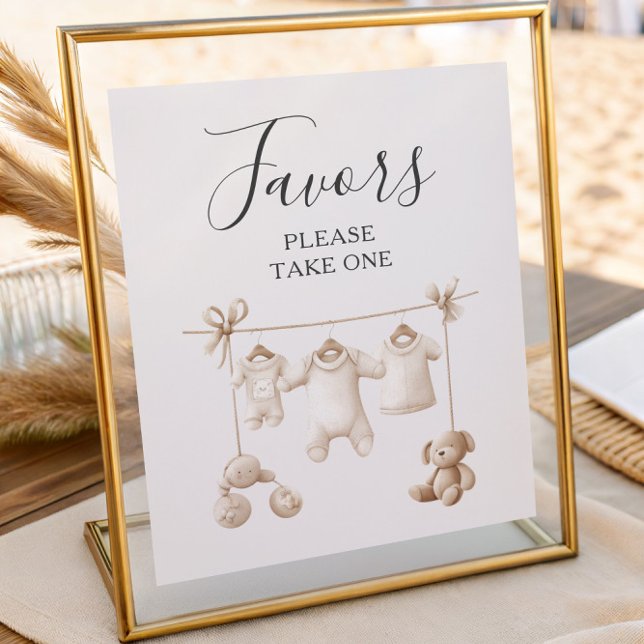 Poster Beige Baby Clothes And Toys Baby Shower Favors (Criador carregado)