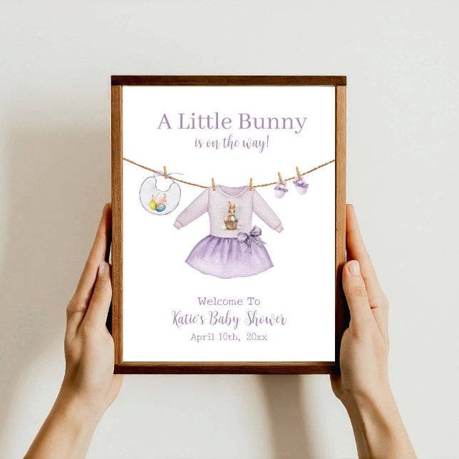 Poster Bem-vindo ao Chá de Bebê da Menina de Vestido Roxo (Criador carregado)