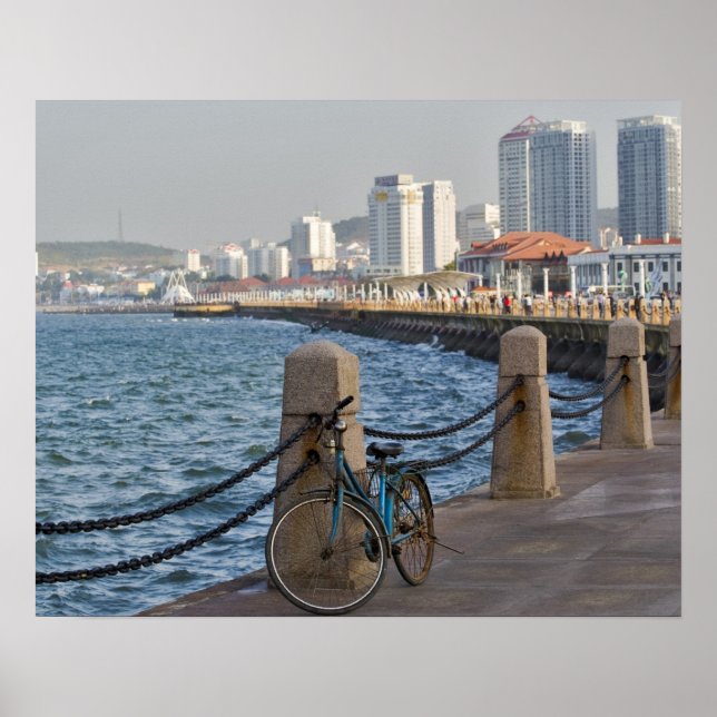 Poster Bicicleta na orla com a silhueta da cidade de Yant (Frente)