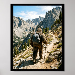 Poster Bigfoot caminhando engraçado sasquatch mochilão