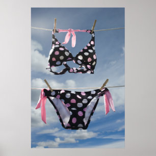 Pôster Biquini que pendura em um Clothesline