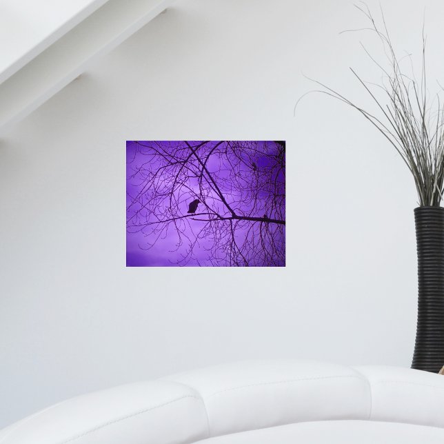 Pôster Black Crown Purple Sky (Single black crow silhouette in black tree branches against purple hazy sky on wall art poster.)