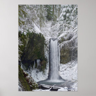 Pôster Blurry Waterfall Surrounded by a Snowy Forest