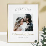 Poster Boas-vindas ao Janto Elegante de Casamento Fotográ<br><div class="desc">Este simples janto de ensaio de fotos em chic, bem-vindo, poster modelo, apresenta um design moderno e limpo. Seus primeiros nomes são realçados em um guião gracioso e fluente em uma matiz elegante chamada Califórnia Dourada. Escolhemos um olhar simplesmente clássico de "WELCOME" no topo, e arranjámos as cartas num arco,...</div>