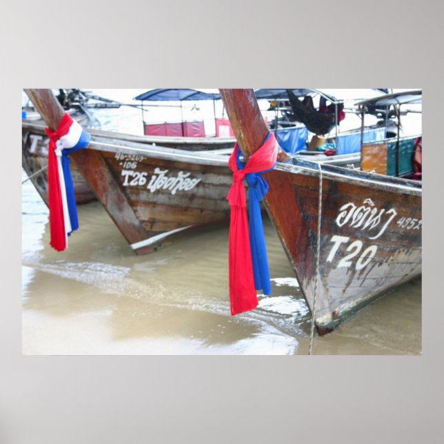 Poster Boats On The Beach | Phi Phi Islands, Thailand (Frente)