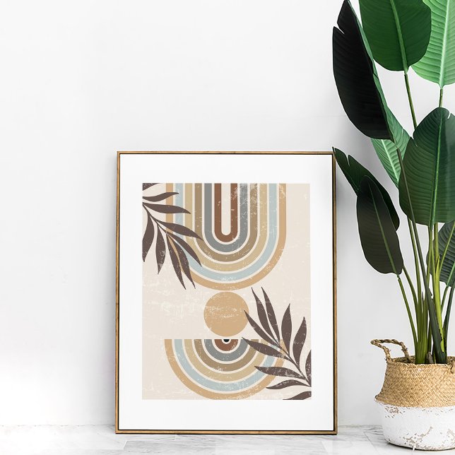 Poster Boho Abstrato Neutro Rainbows e deixa arte em pare (Boho Neutral Abstract Rainbows and Leaves Wall Art in a neutral frame next to a large boho plant.)