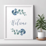 Poster Boias-vindas ao Dusty Eucalyptus Simple Watercolor<br><div class="desc">Sinal de boas-vindas de Eucalyptus com caligrafia elegante e folhas de eucalipto. Simples design botânico subdeclarado com folhagem de aquarela e verde em cinza azul empoeirado verde. Perfeito para o eucalipto e para o tema vegetativo botânico casamento, chá de panela, chá de fraldas etc. Por favor, procure na minha loja...</div>