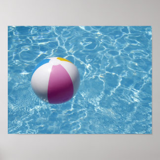 Pôster Bola de praia na piscina de natação
