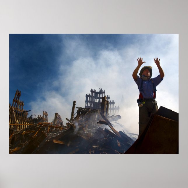 Pôster Bombeiro de Nova Iorque na Rubble do World Trade C (Frente)