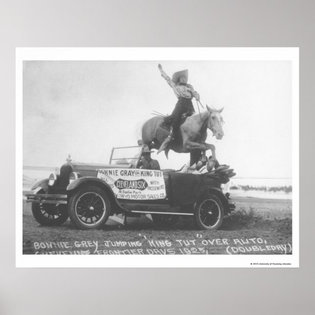 Pôster Bonnie Gray jumping her horse. (Frente)