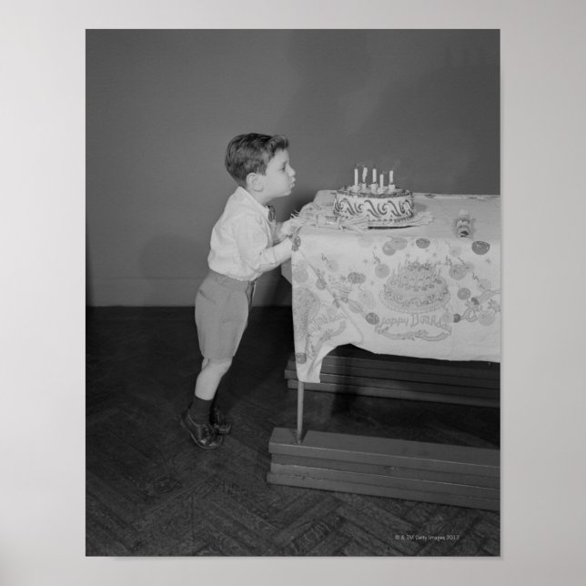 Pôster Boy Blowing Out Candles (Frente)