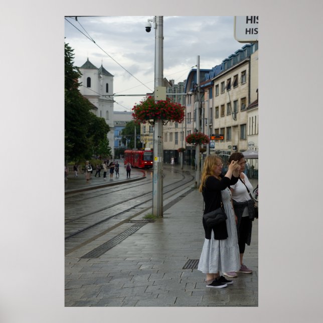 Poster Bratislava Cathedral and Red Tram Street Scene (Frente)