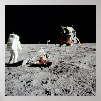 Pôster Buzz Aldrin e Módulo Lunar na Lua