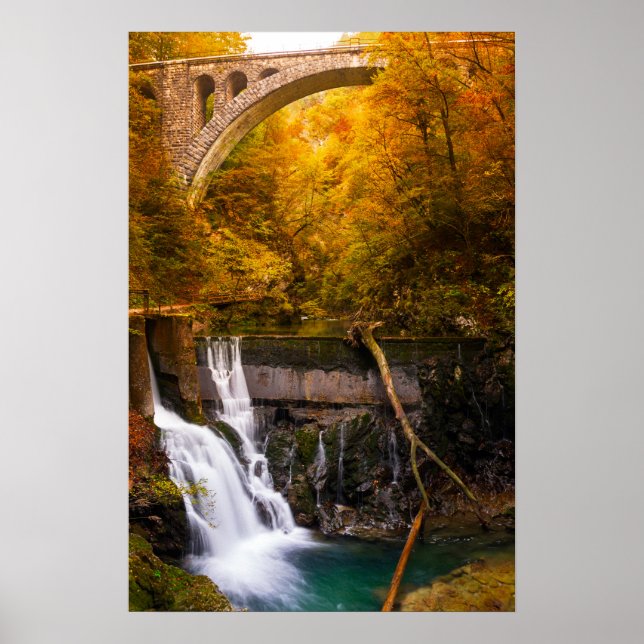 Poster Cachoeira no cânion da garganta de Vintgar no outo (Frente)