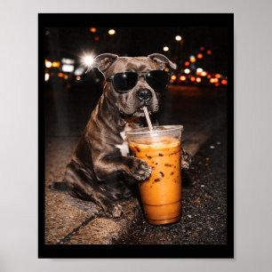 Poster Cachorro Pitbull Bebendo Café Gelado com Óculos de