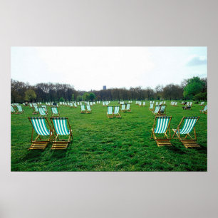 Poster Cadeiras de Decks Espalhadas no Parque Verde, Lond