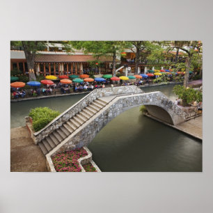 Poster Café ao ar livre ao longo do rio Walk e ponte sob