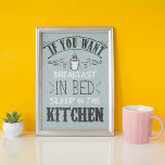 Pôster Café Da Manhã Engraçado Na Cozinha De Quitação Da<br><div class="desc">Café da Manhã na Bed Funny Kitchen Poster - Você ouviu a frase popular "É engraçado porque é verdade"? Isso se aplica a esta poster de tipografia em tons saborosos de azul, cinza e branco. Apresentando a mensagem "Se você quer café da manhã na cama, durma na cozinha". Adicione um...</div>