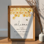 Poster CALLA Honey Bee Chá de panela Bem-vindo<br><div class="desc">A coleção de Calla digna de louros foi especialmente projetada para seu evento temático de abelhas! Com a sua encantadora coloração d'água, o pente de mel e delicadamente pingando mel, essa coleção é tão doce quanto pode ser. Quer você esteja planejando um adorável chá de fraldas de abelhinhas ou qualquer...</div>