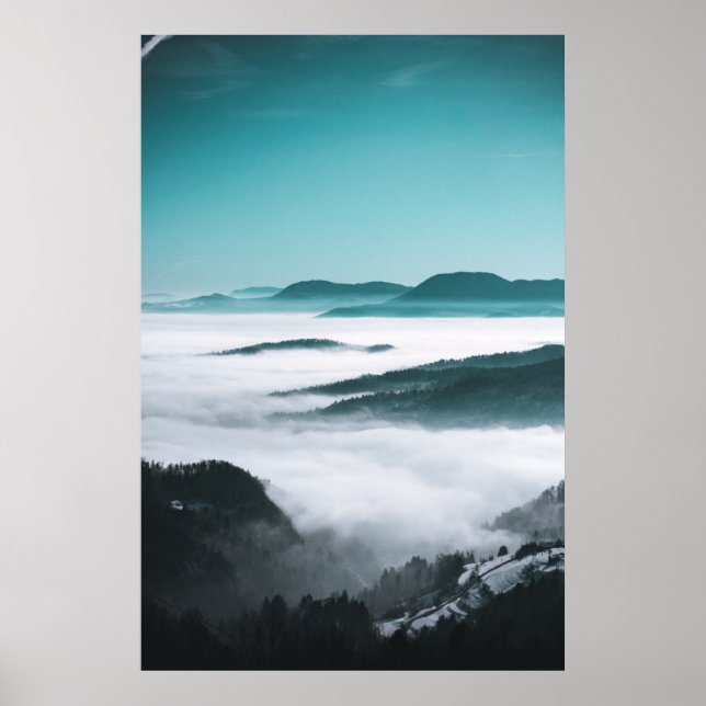 Poster Camadas de colinas, neblina e árvores (Frente)