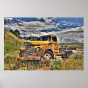 Poster Caminhão velho abandonado em campo