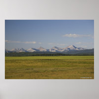 Campos Verdes E Colinas Rolantes Com Montanhas